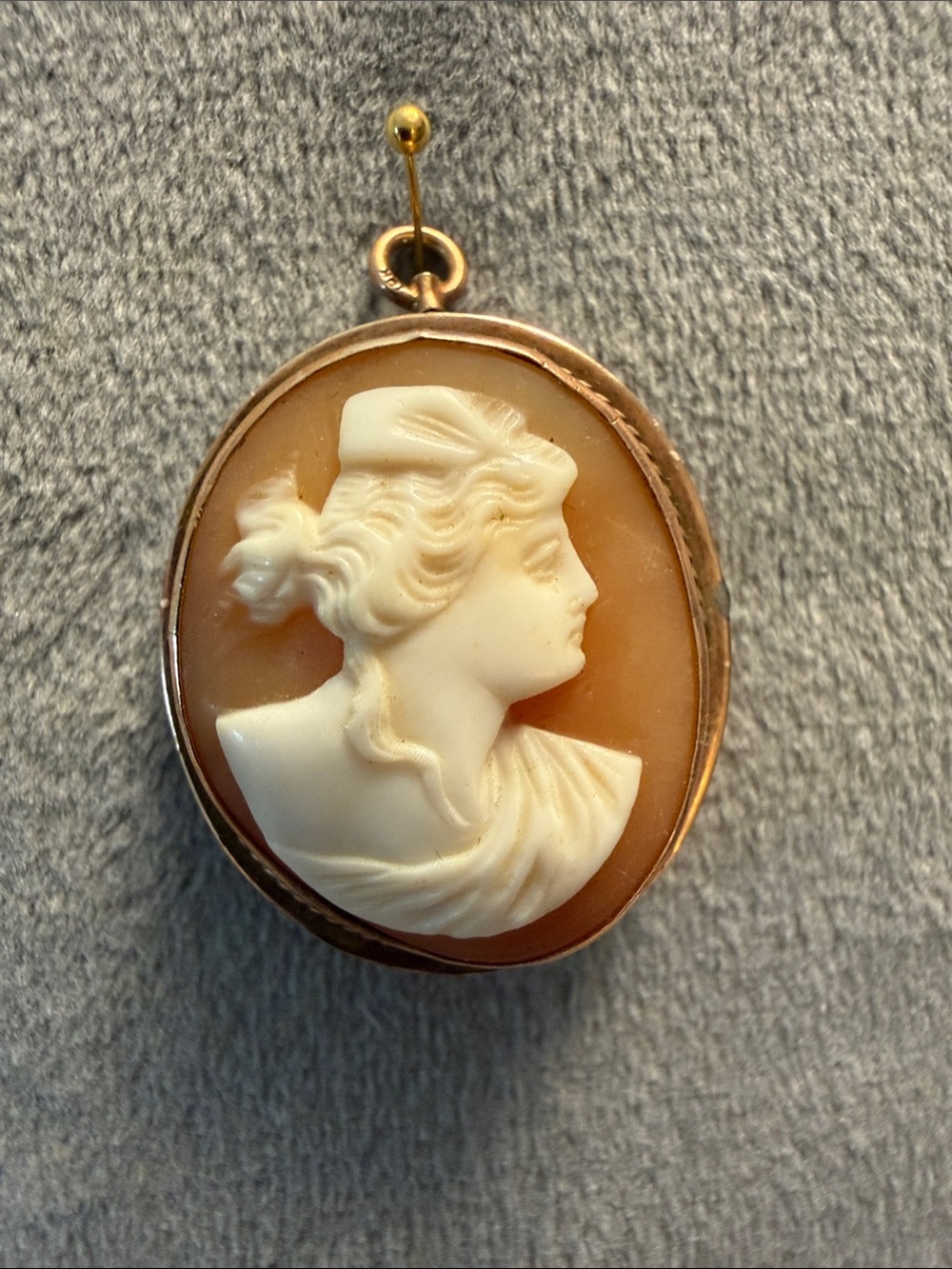 Classic Cameo Brooch Pin - White on Warm Cream
